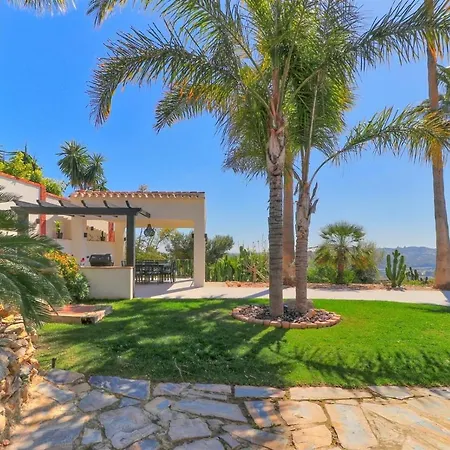 Amazing With Panoramic Views Villa *