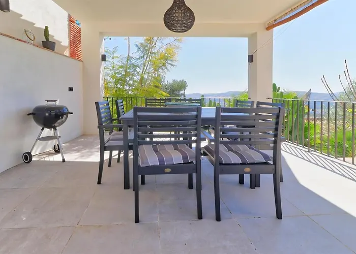 Amazing With Panoramic Views *