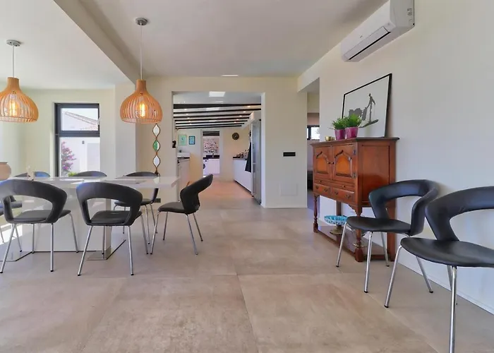 Amazing With Panoramic Views *