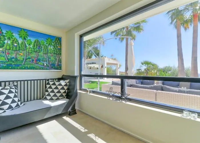 Amazing With Panoramic Views *