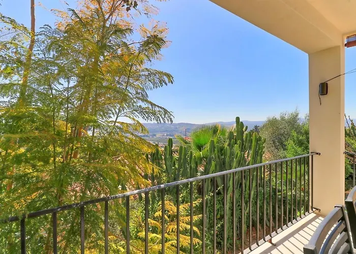 Amazing With Panoramic Views Villa *