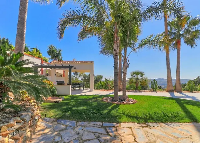 Amazing With Panoramic Views Villa *