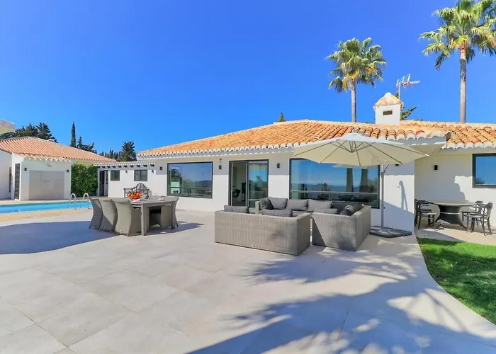 Amazing With Panoramic Views Villa *